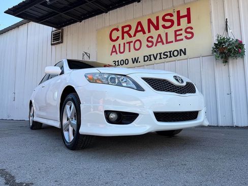 Used 2011 Toyota Camry SE w/ SE Extra-Value Pkg #1 FWD image 1