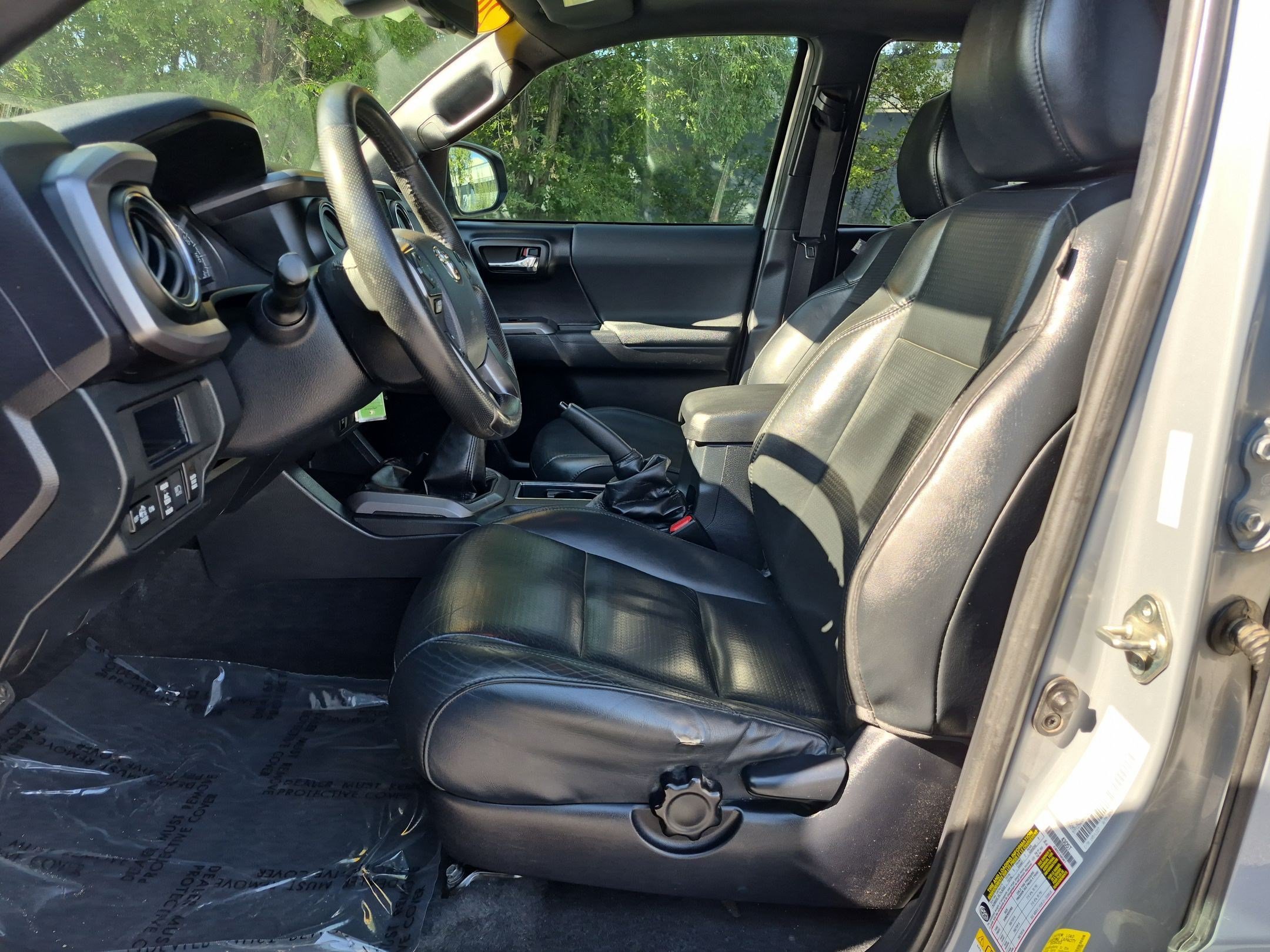 Used 2019 Toyota Tacoma TRD Off-Road w/ TRD Premium Off Road Package AWD/4WD image 25