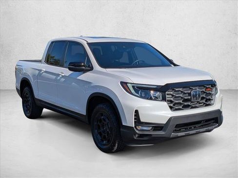 Used 2025 Honda Ridgeline TrailSport image 3