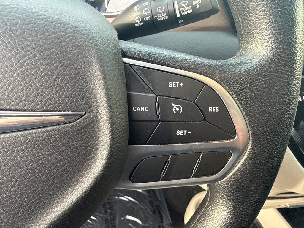 Used 2020 Chrysler Voyager Lxi FWD image 24