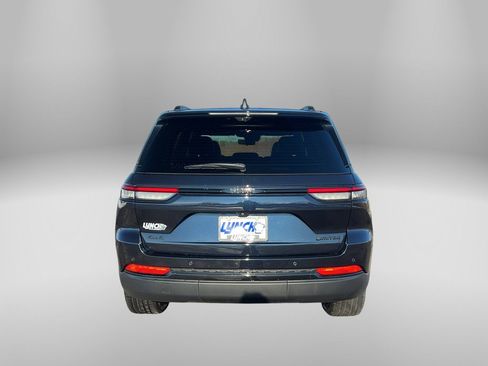Used 2024 Jeep Grand Cherokee Limited w/ Luxury Tech Group II image 3