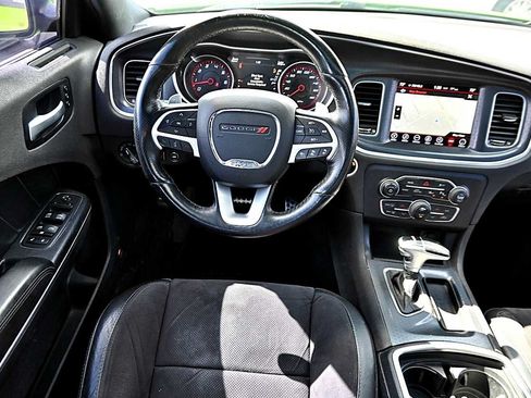 Used 2017 Dodge Charger R/T Scat Pack w/ Technology Group RWD image 13