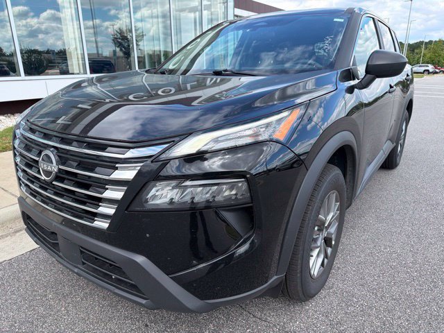 Used 2025 Nissan Rogue S AWD/4WD image 10
