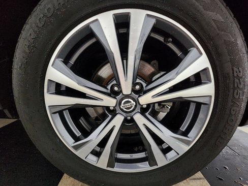 Used 2019 Nissan Rogue SV w/ Premium Package image 42