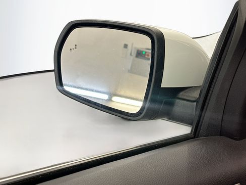 Used 2024 Ford Edge SEL AWD/4WD image 16