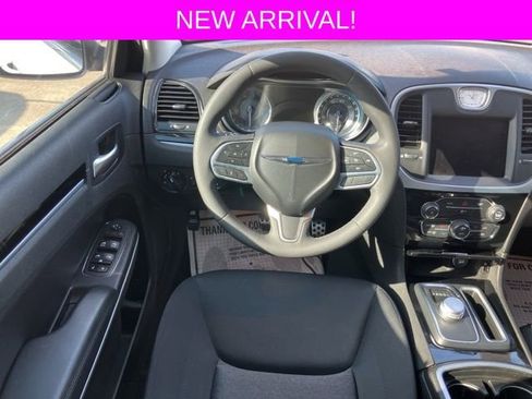 Used 2023 Chrysler 300 Touring image 18