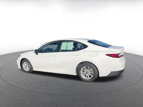 Used 2025 Toyota Camry LE image 10