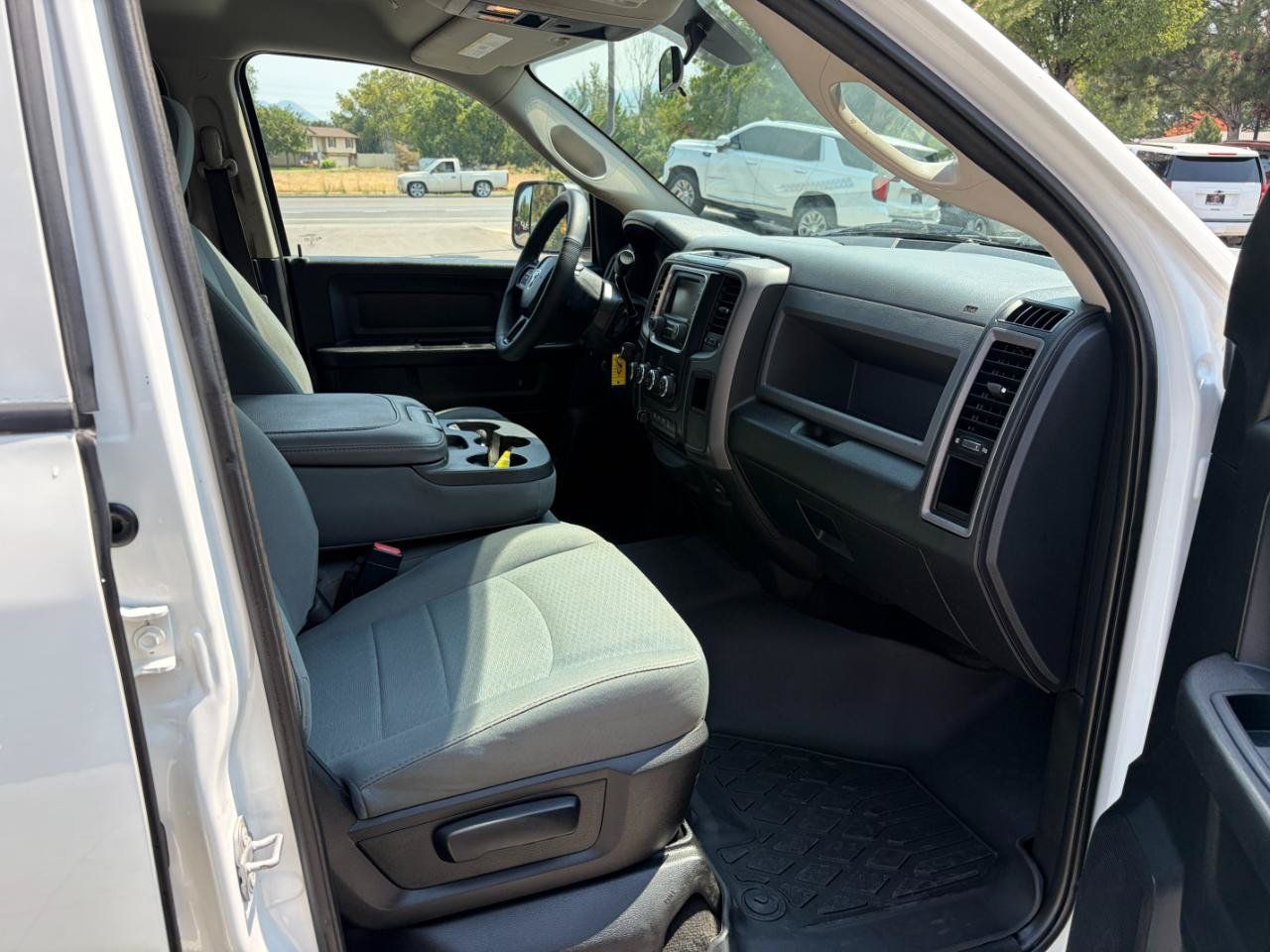 Used 2017 RAM 3500 Tradesman w/ Chrome Appearance Group AWD/4WD image 7