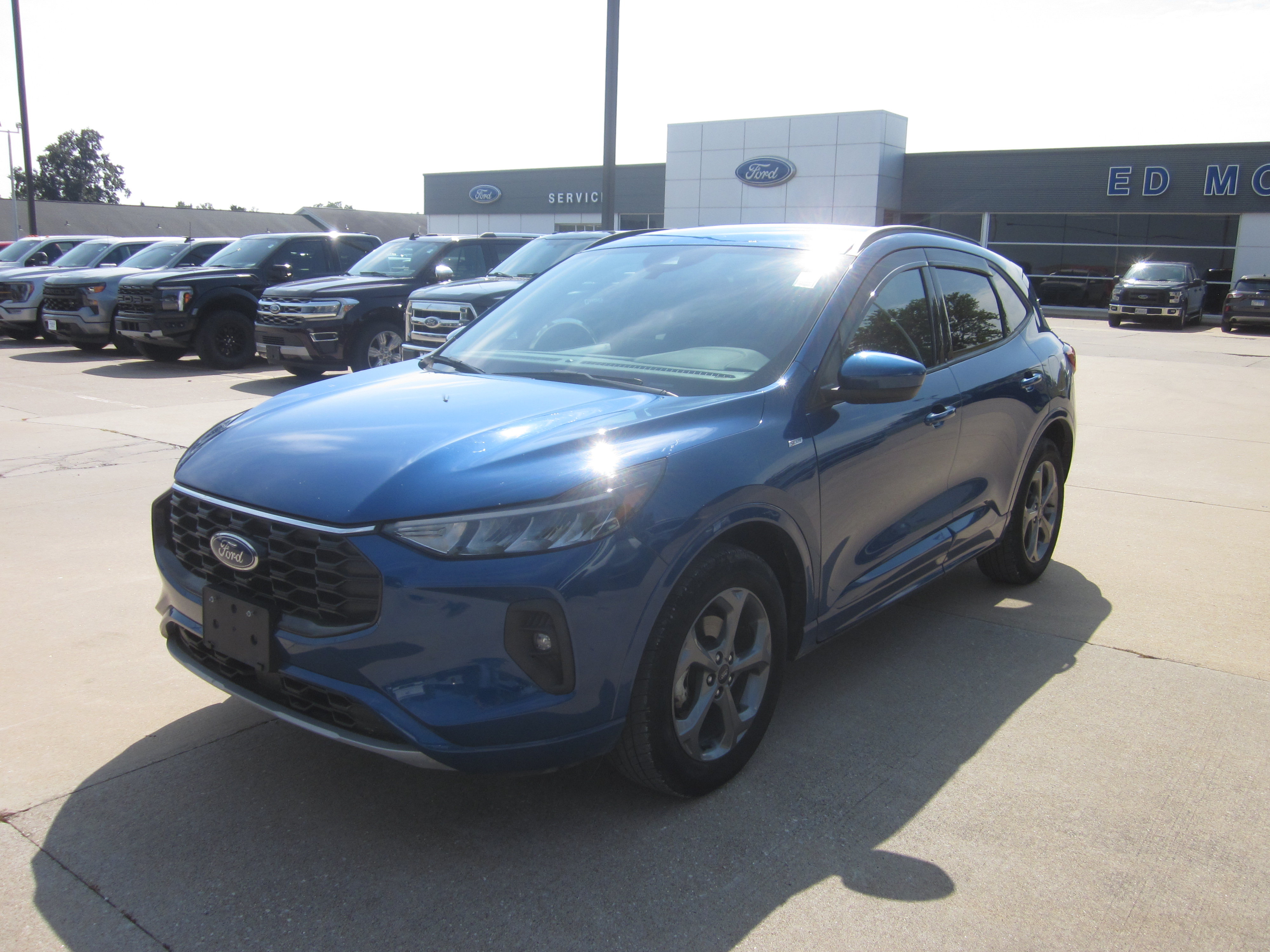 Used 2023 Ford Escape ST-Line Select AWD/4WD image 3