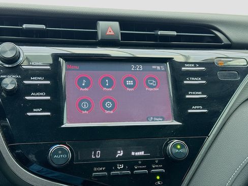 Used 2019 Toyota Camry SE image 9