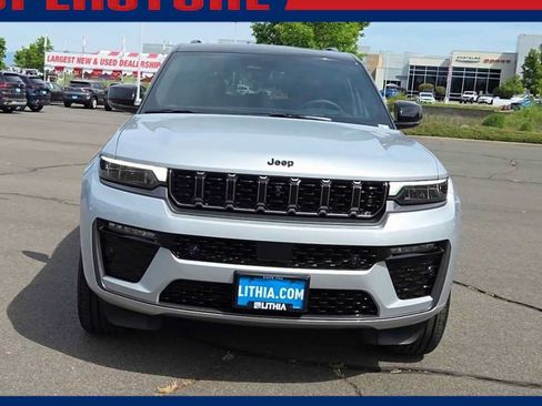 New 2026 Jeep Grand Cherokee Summit AWD/4WD image 3