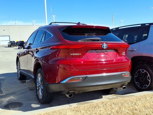 Used 2021 Toyota Venza XLE w/ Softex Package image 4