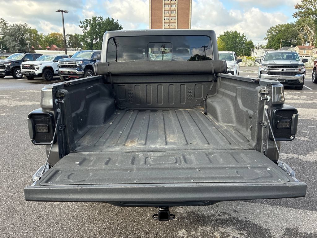 Used 2023 Jeep Gladiator Overland w/ Cold Weather Group AWD/4WD image 34