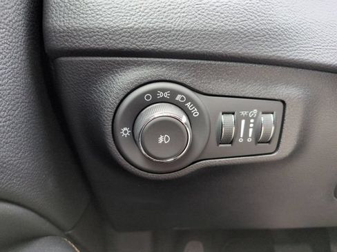 Used 2018 Jeep Compass Limited AWD/4WD image 30