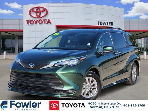 Certified 2026 Toyota Sienna XLE FWD image 1