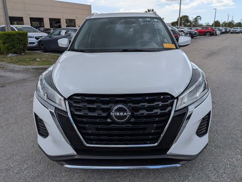 Used 2022 Nissan Kicks SV image 9