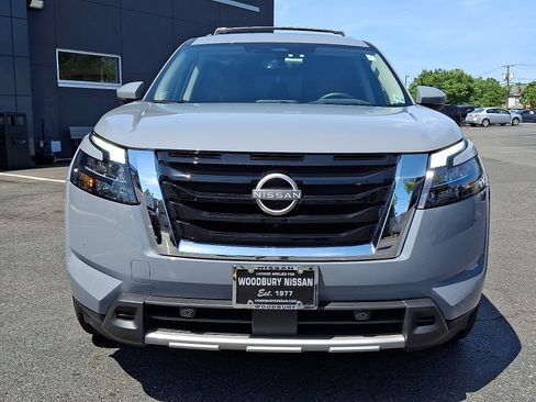 Certified 2025 Nissan Pathfinder Platinum w/ Cargo Package AWD/4WD image 2