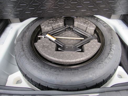 Used 2025 Toyota RAV4 LE image 41