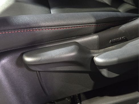 Used 2025 Chevrolet Trax RS w/ Sunroof Package FWD image 19