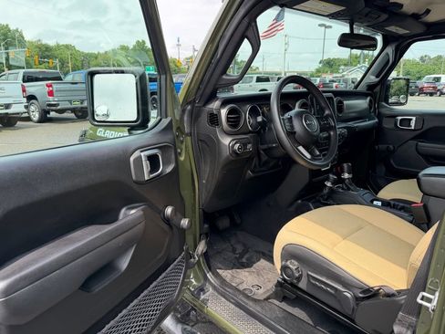 Used 2023 Jeep Gladiator Sport AWD/4WD image 18