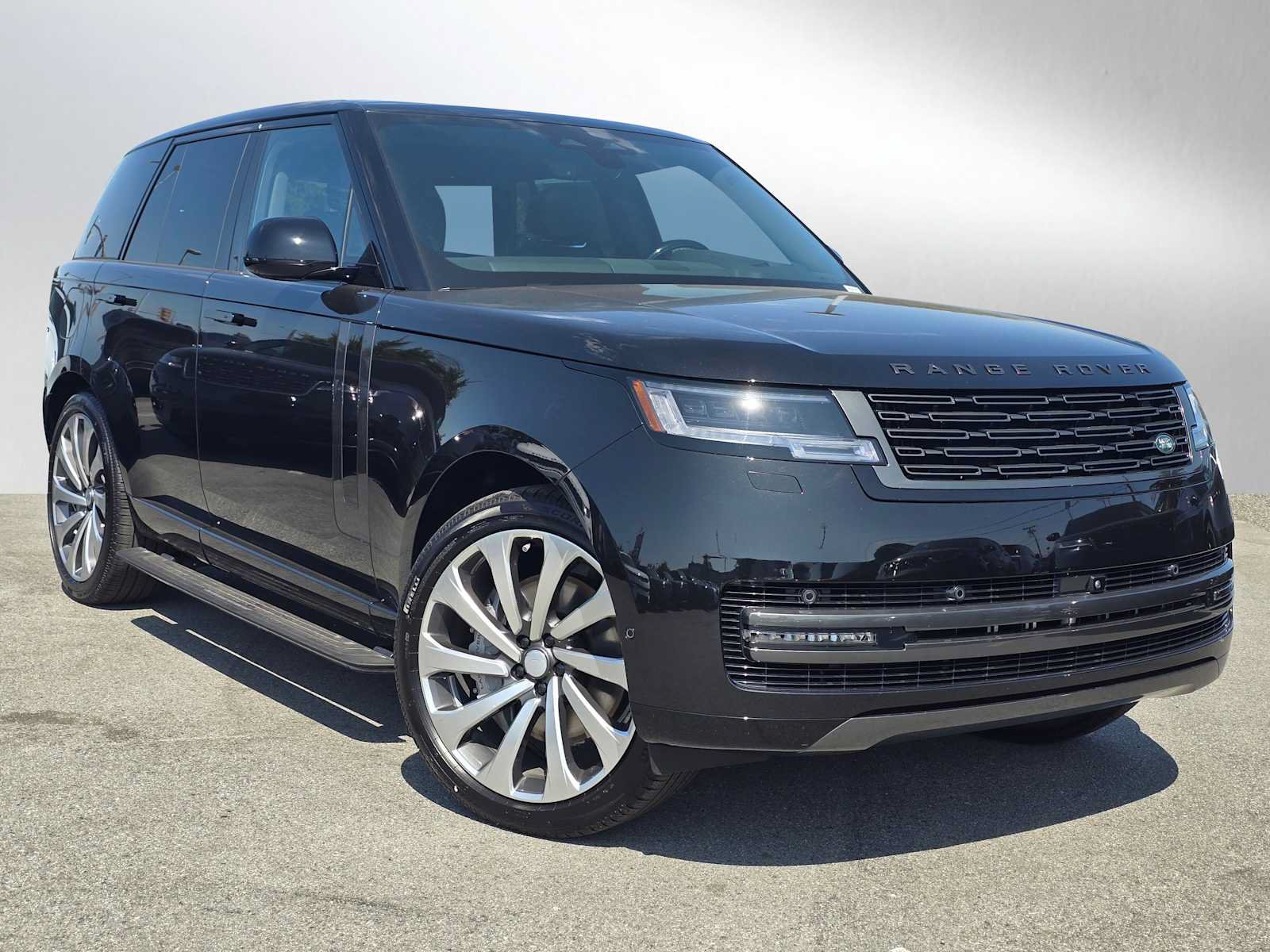 New 2025 Land Rover Range Rover SE AWD/4WD image 8