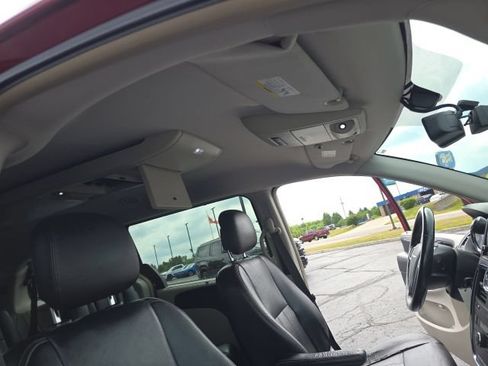 Used 2012 Chrysler Town & Country Touring-L w/ Entertainment Group #2 FWD image 39