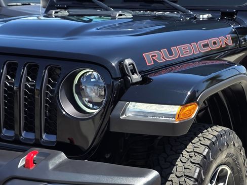 Used 2023 Jeep Wrangler Unlimited Rubicon w/ LED Lighting Group AWD/4WD image 8