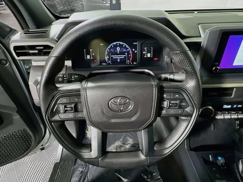 Certified 2025 Toyota Tacoma SR5 AWD/4WD image 10