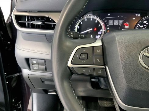Used 2022 Toyota Highlander XLE image 21