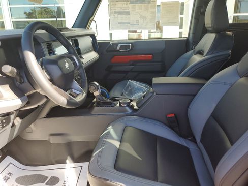 Used 2024 Ford Bronco Black Diamond w/ Sasquatch Package image 12