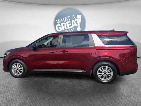 Used 2023 Kia Carnival LX FWD image 7