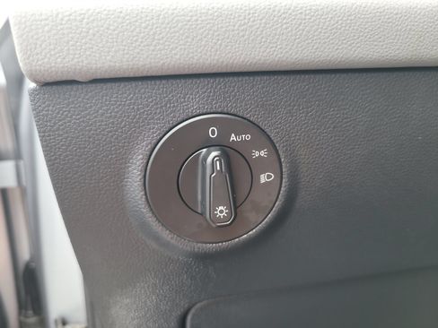 Used 2023 Volkswagen Taos SE w/ Panoramic Sunroof Package FWD image 32