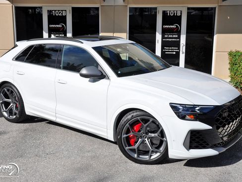 Used 2025 Audi RS Q8 performance image 2