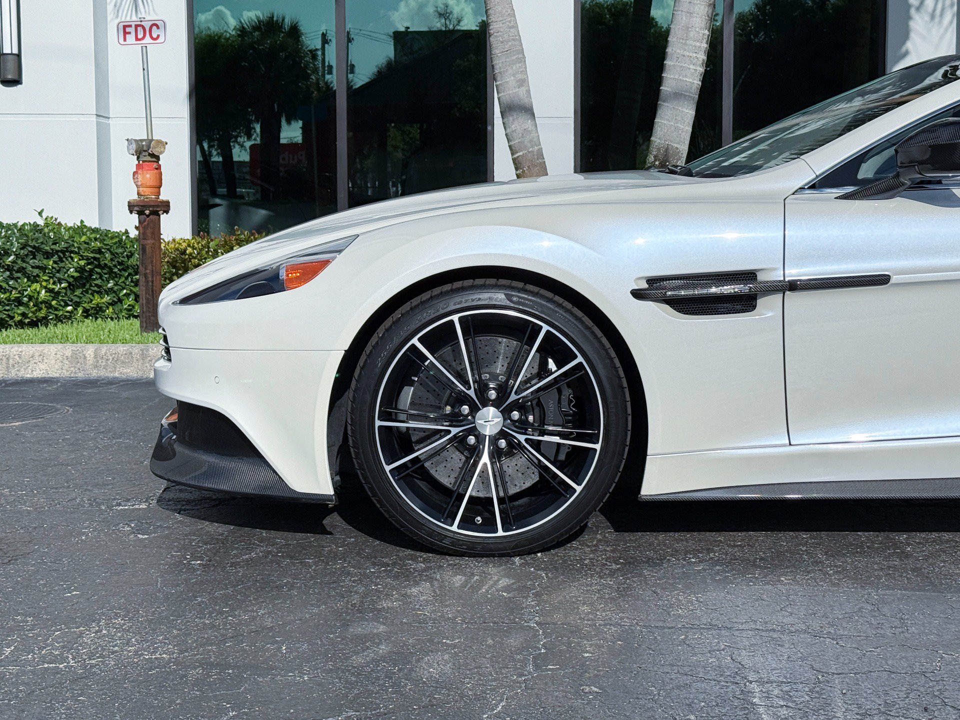 Used 2014 Aston Martin Vanquish Volante RWD image 9