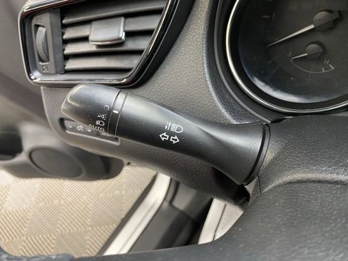 Used 2018 Nissan Rogue SV image 26