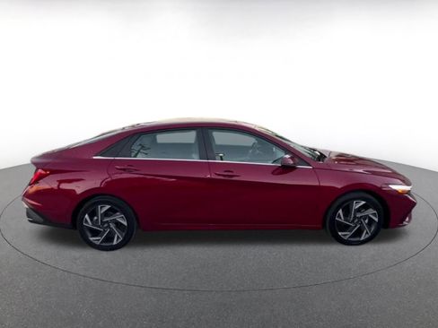 Used 2025 Hyundai Elantra Limited image 16