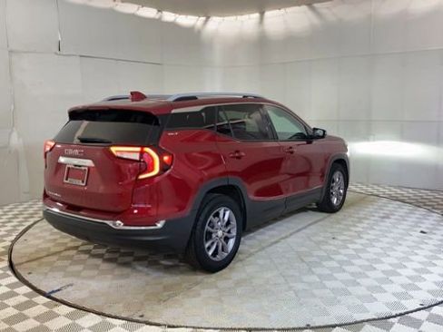 Used 2023 GMC Terrain SLT image 8