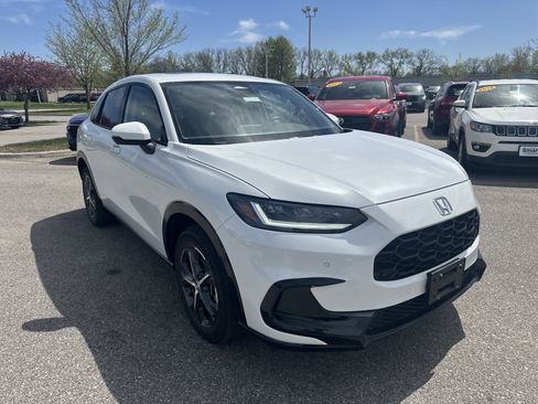 Used 2023 Honda HR-V EX-L image 2