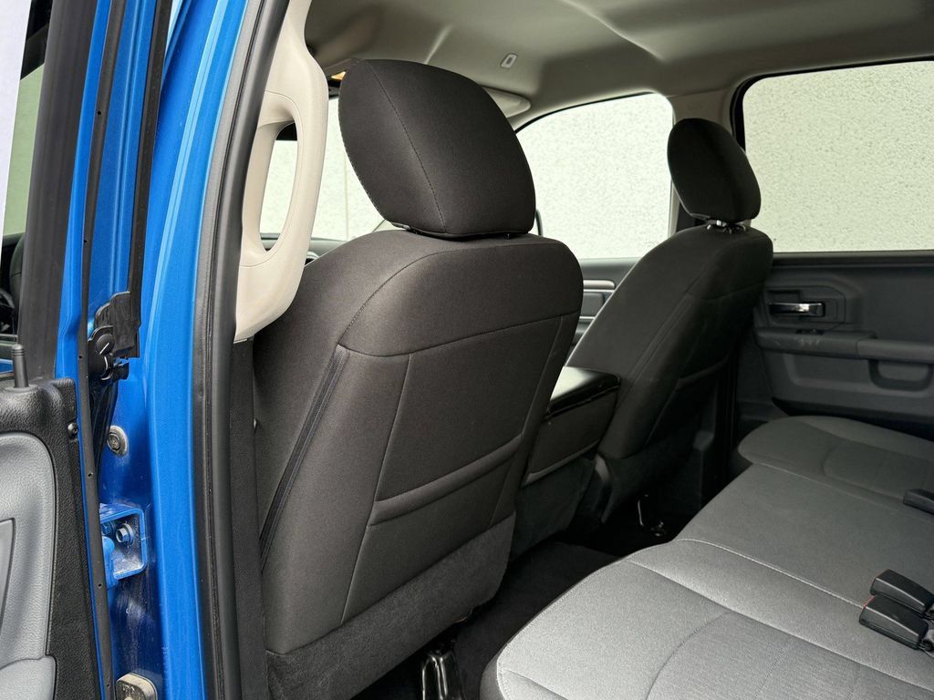 Used 2024 RAM 1500 Classic SLT AWD/4WD image 27