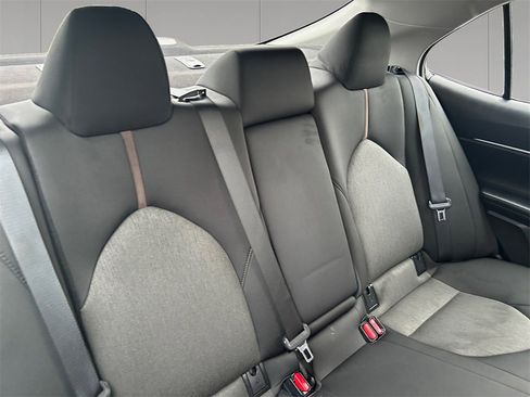 Used 2020 Toyota Camry LE image 18