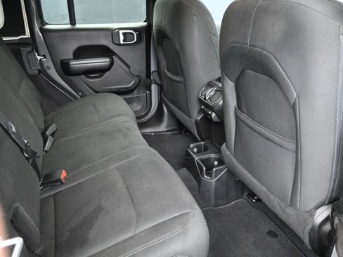 Used 2019 Jeep Wrangler Unlimited Sport AWD/4WD image 10