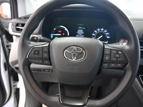 Used 2023 Toyota Sienna LE AWD/4WD image 24