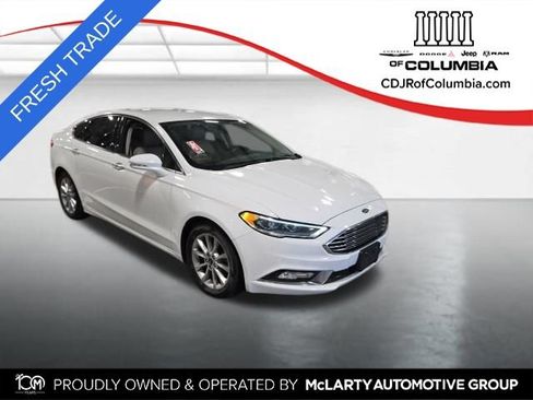 Used 2017 Ford Fusion SE FWD image 1