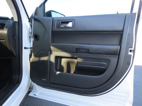 Used 2018 Ford Flex SE image 21