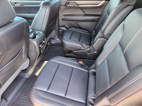 Used 2025 GMC Acadia Elevation w/ Elevation Premium Package image 9