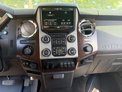 Used 2015 Ford F250 Lariat w/ Lariat Ultimate Package AWD/4WD image 27