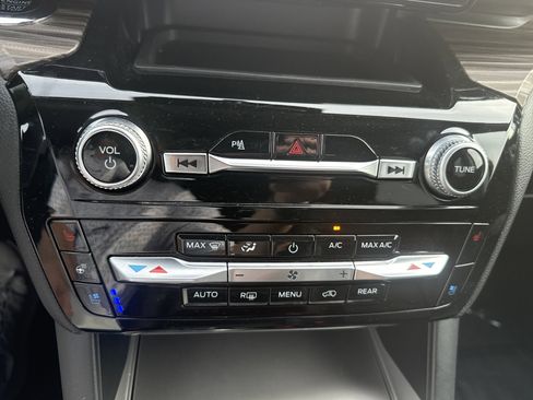 Used 2023 Ford Explorer Limited image 24