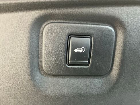 Used 2020 Nissan Pathfinder Platinum FWD image 29