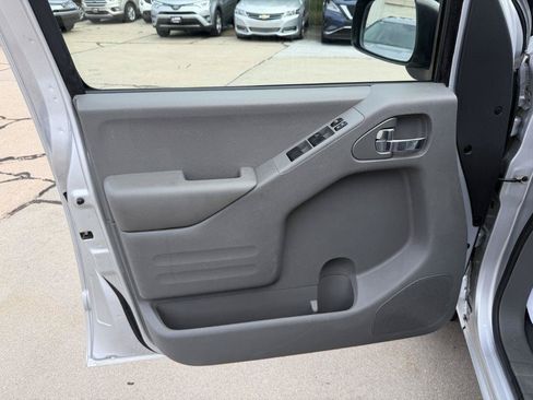 Used 2019 Nissan Frontier SV AWD/4WD image 9