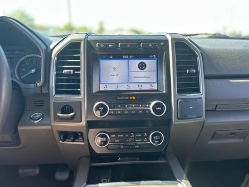 Used 2019 Ford Expedition XLT w/ Equipment Group 201A AWD/4WD image 18